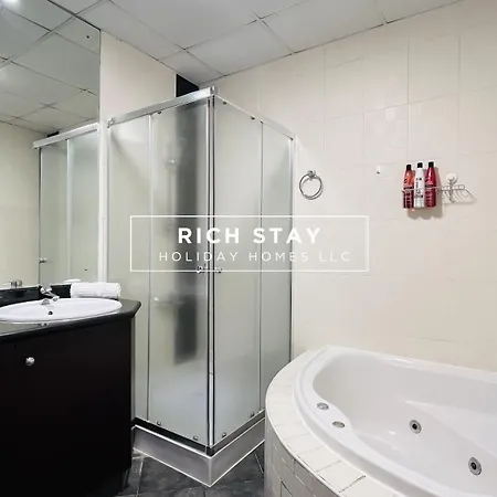 Canal View 2Br & Maid Room In Kg Tower, Dubai Marina Exterior photo