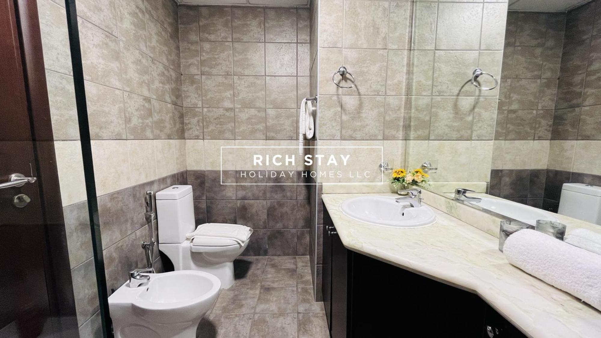 Apartment Canal View 2br & Maid In Kg Tower, Marina