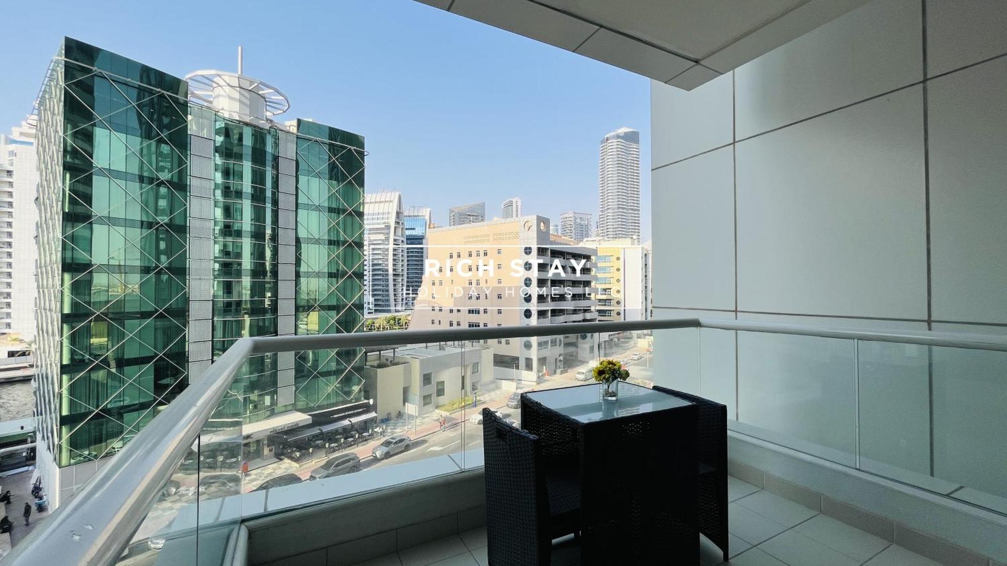 Apartment Canal View 2br & Maid In Kg Tower, Marina Dubai